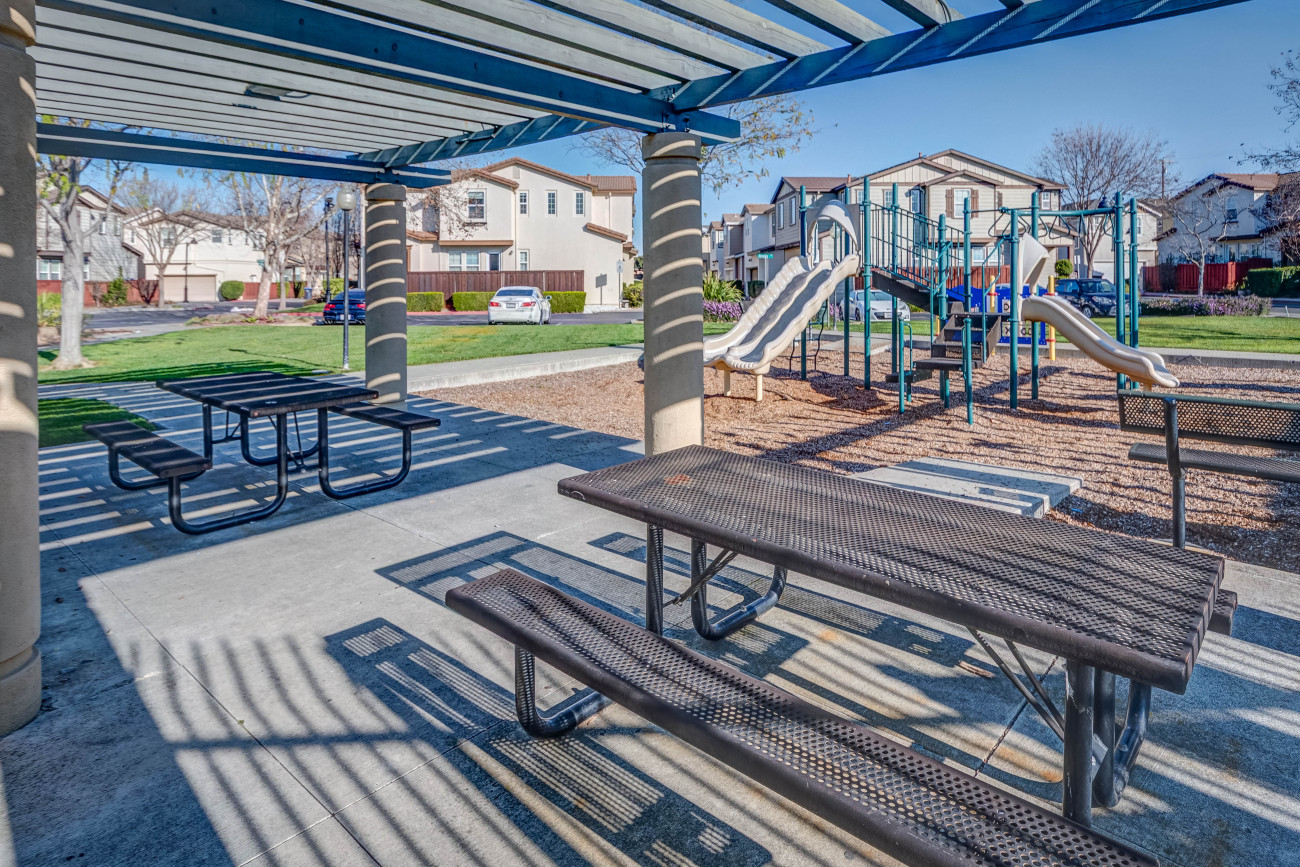 1652 Glenmore-04.jpg